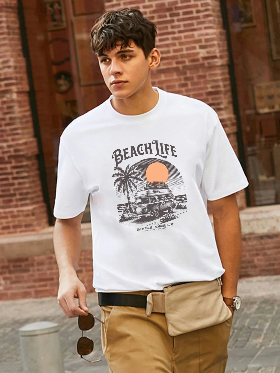 Vintage Beach Life - Unisex T-Shirt